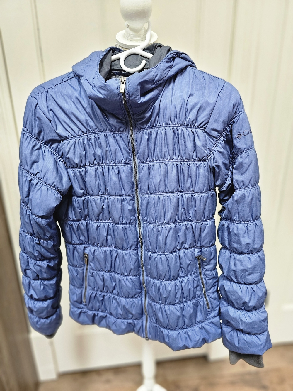 Columbia Ladies Blue Quilted Hooded Puffer Jacket With Omni Heat Lining.